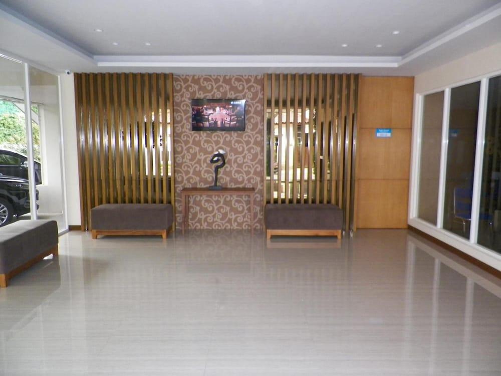 Hotel Aveon Express By Daphna International Yogyakarta